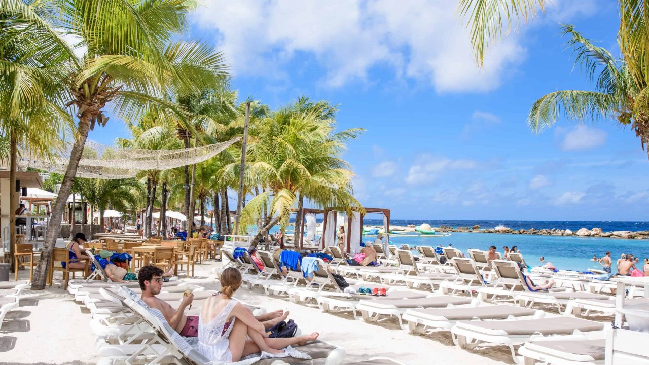 Com strand Mambo Beach